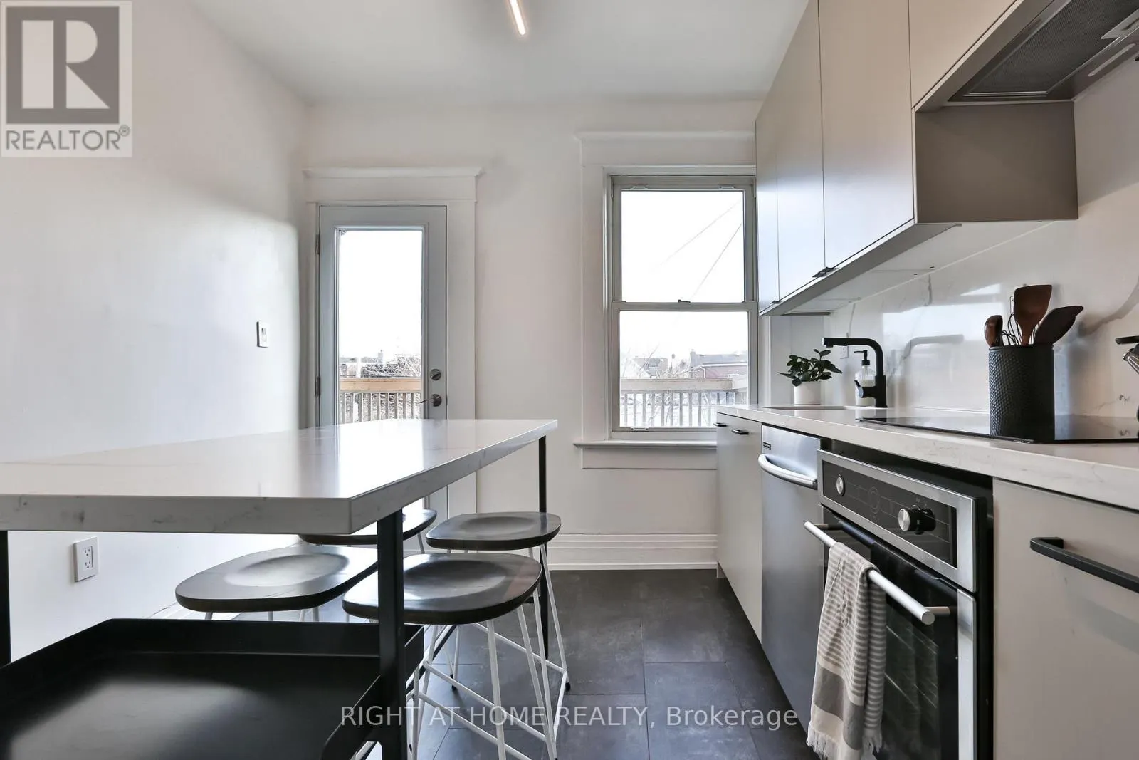 2 - 1365 LANSDOWNE AVENUE