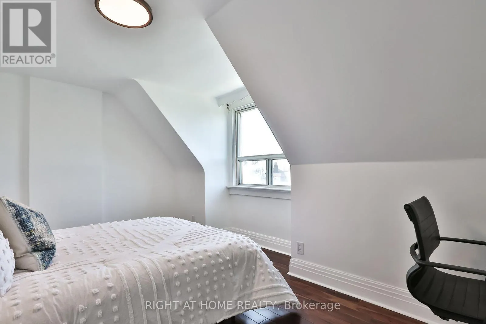 2 - 1365 LANSDOWNE AVENUE