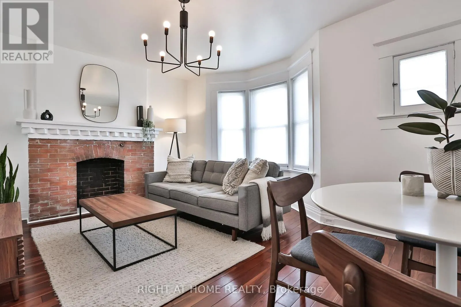 2 - 1365 LANSDOWNE AVENUE