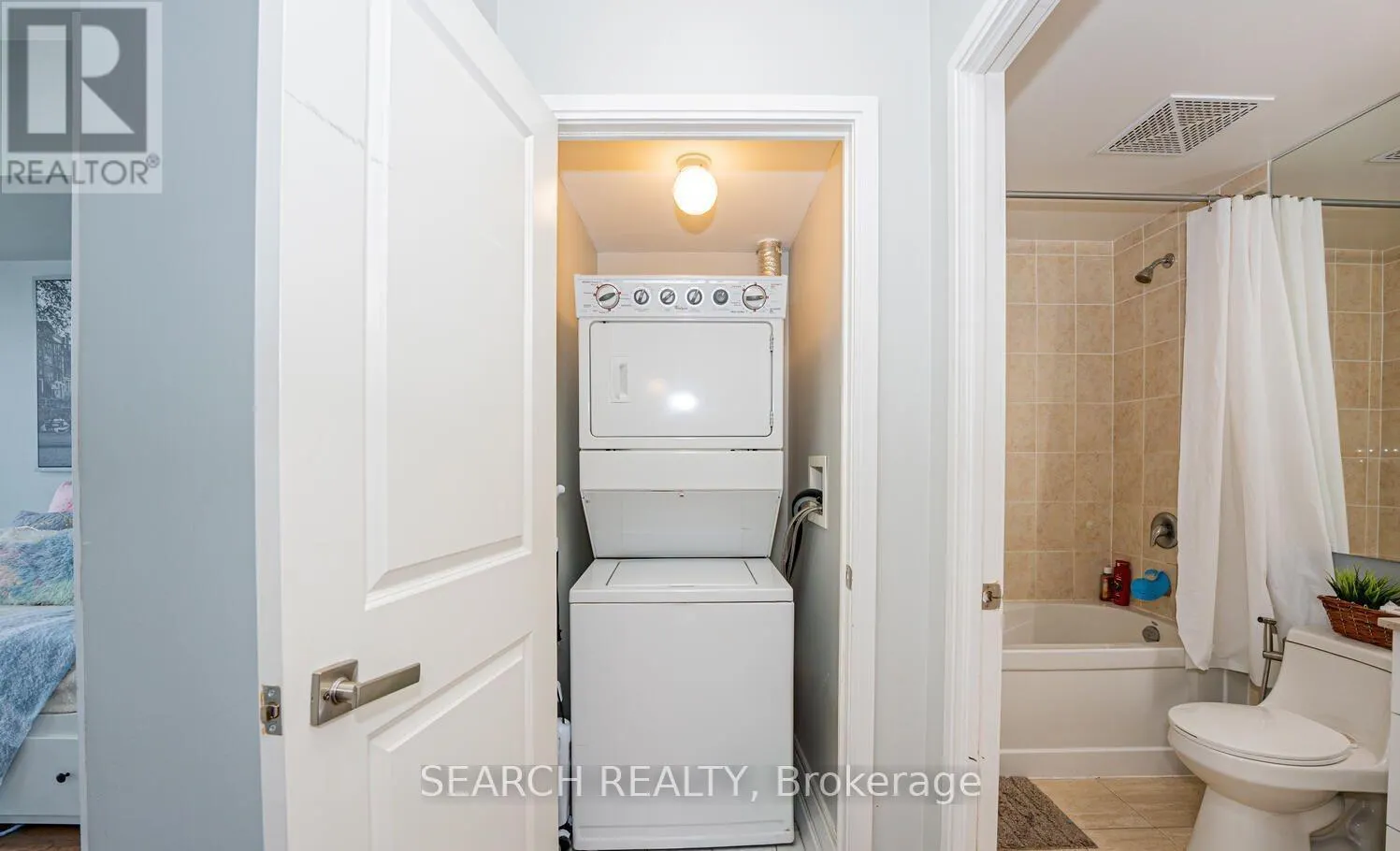 3506 - 60 ABSOLUTE AVENUE