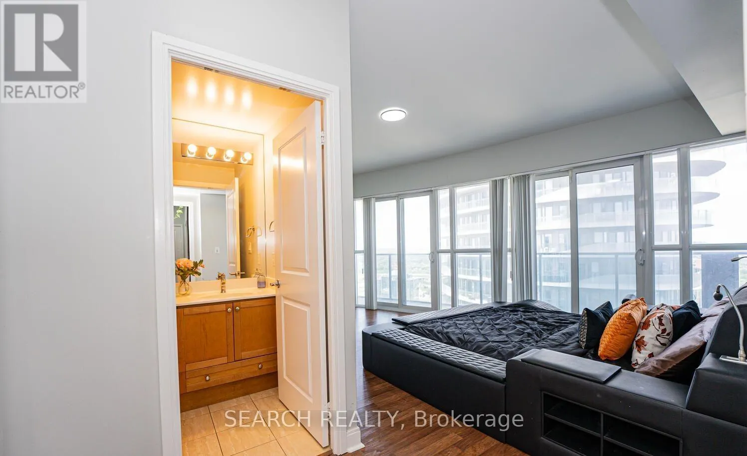 3506 - 60 ABSOLUTE AVENUE