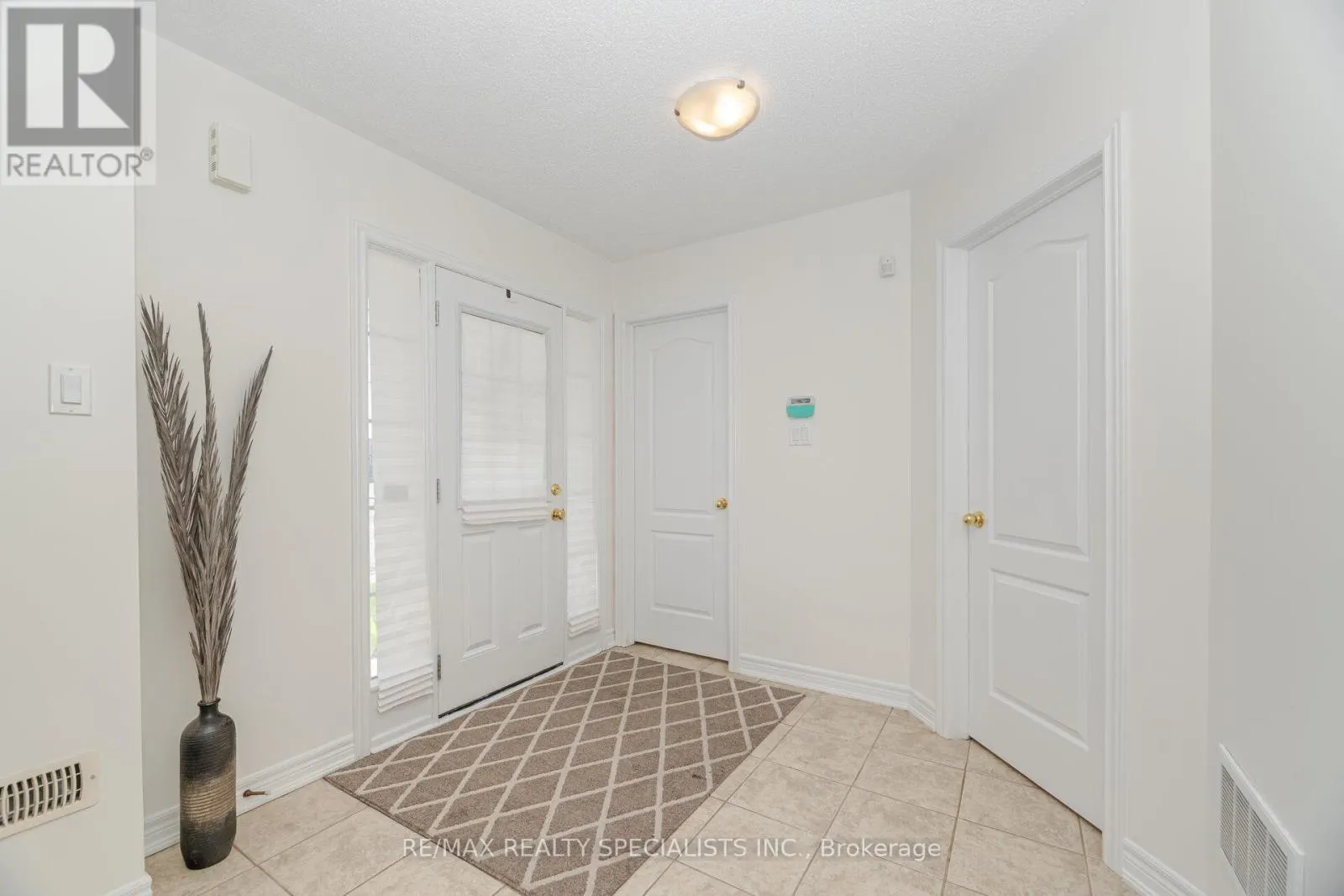 114 - 2 SHIRAZ DRIVE NE