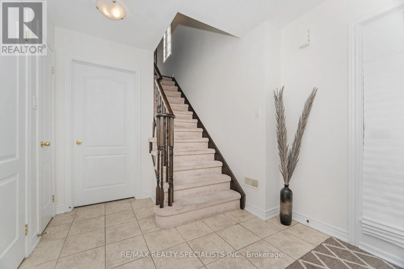 114 - 2 SHIRAZ DRIVE NE