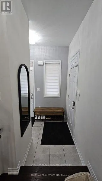 UPPER - 105 WHITLOCK AVENUE E
