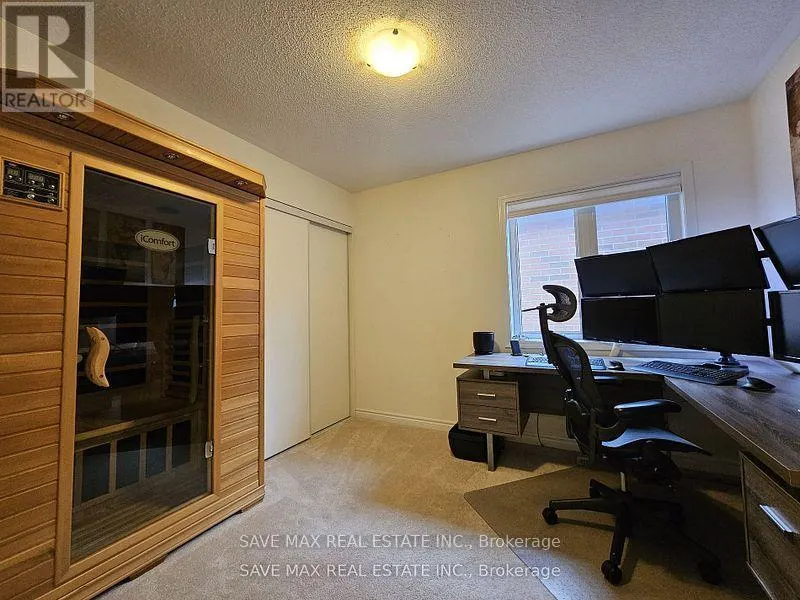 UPPER - 105 WHITLOCK AVENUE E
