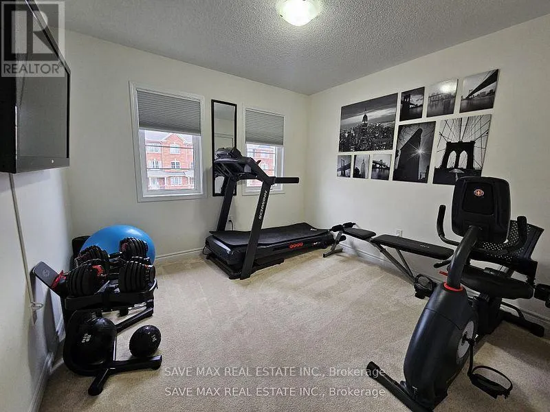 UPPER - 105 WHITLOCK AVENUE E