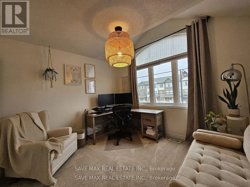 UPPER - 105 WHITLOCK AVENUE E