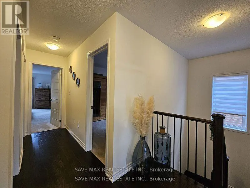 UPPER - 105 WHITLOCK AVENUE E