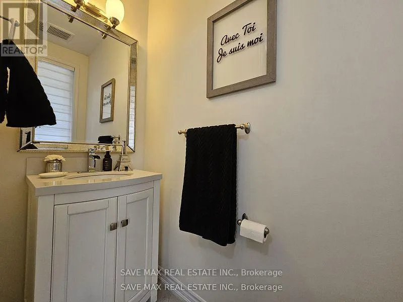 UPPER - 105 WHITLOCK AVENUE E