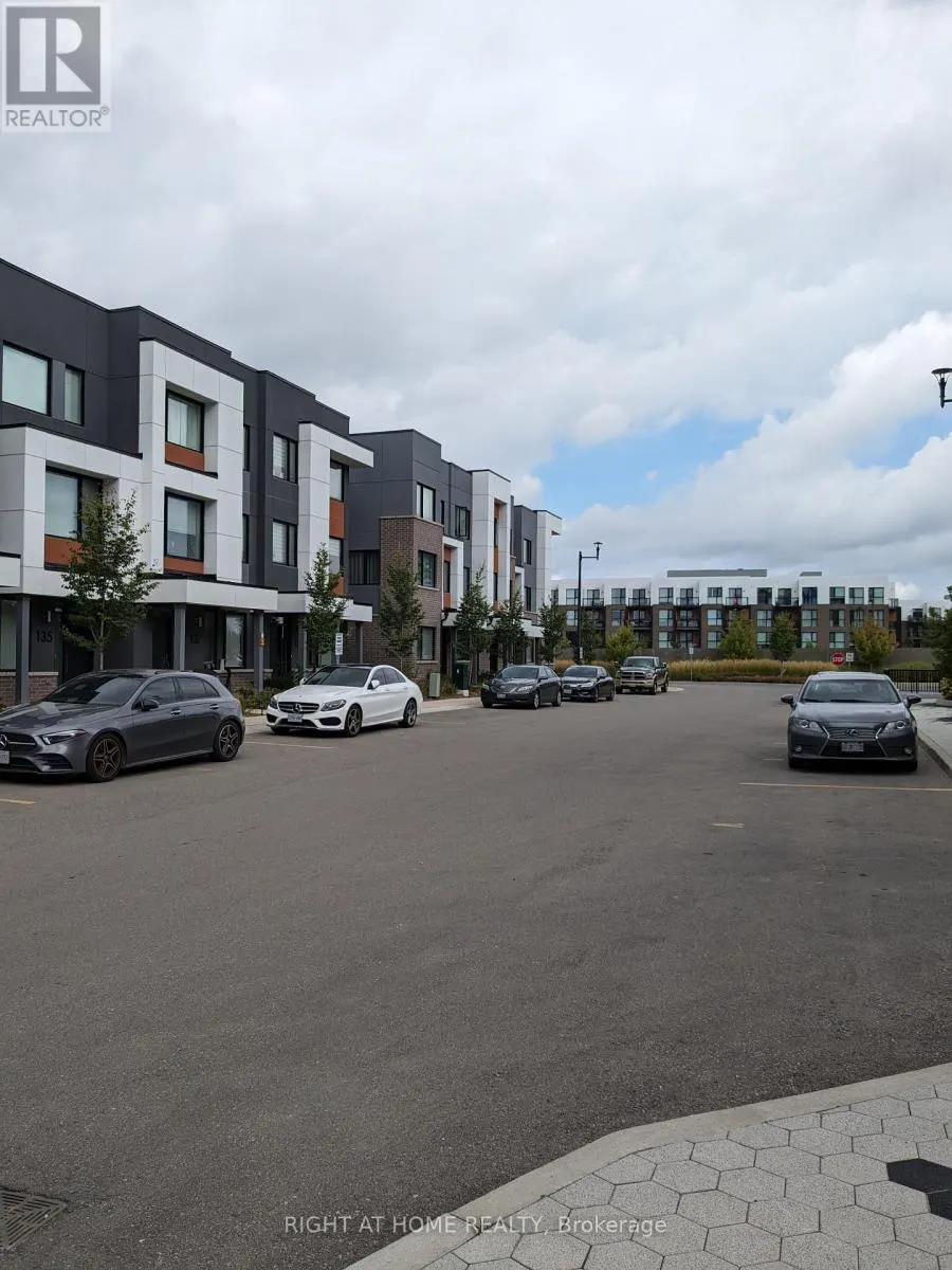 327 - 128 GROVEWOOD COMMON