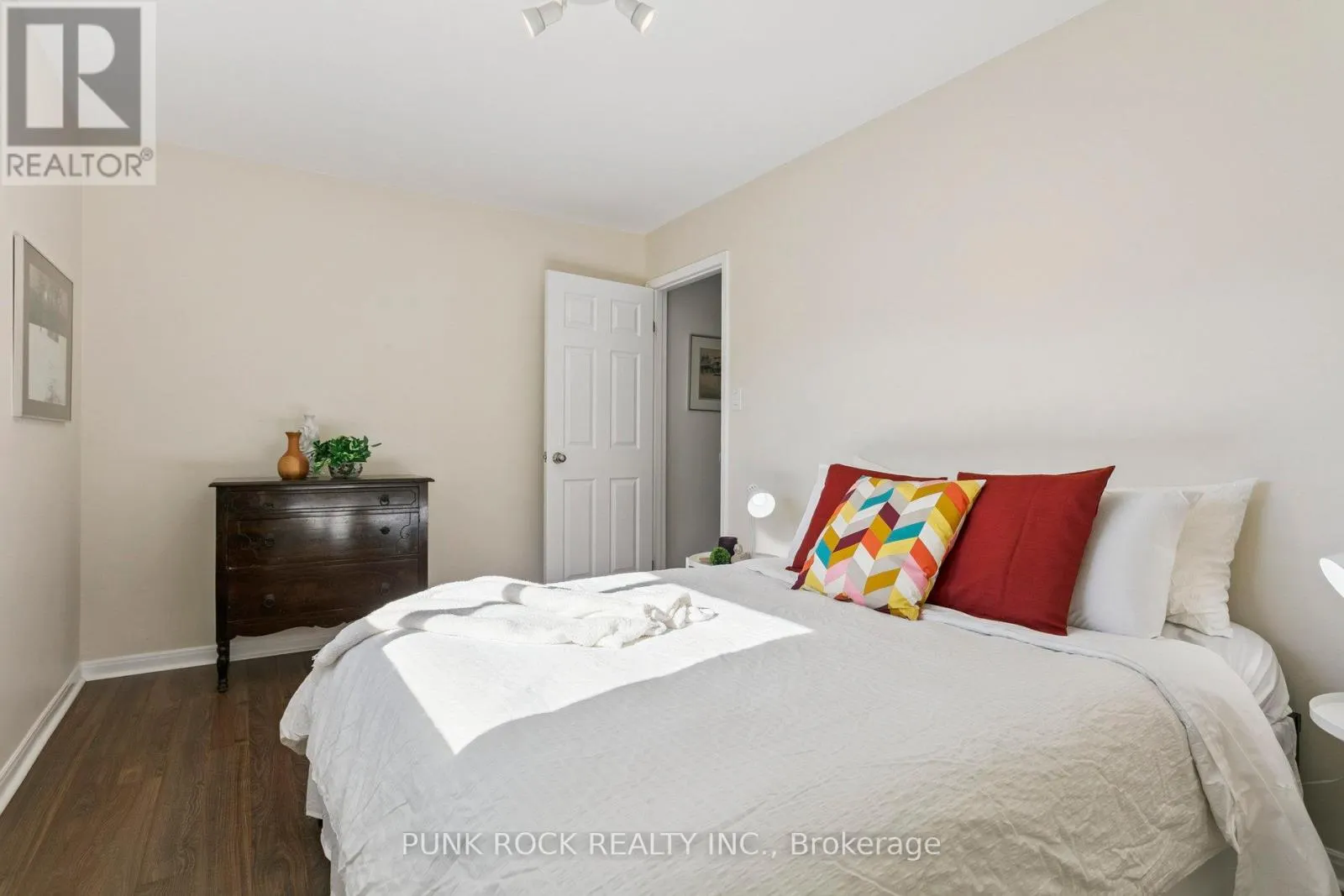 4161 CLAYPINE RISE