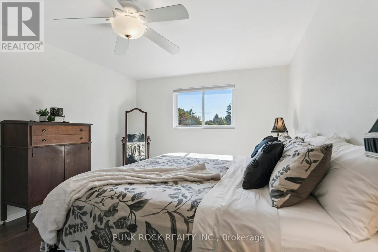 4161 CLAYPINE RISE