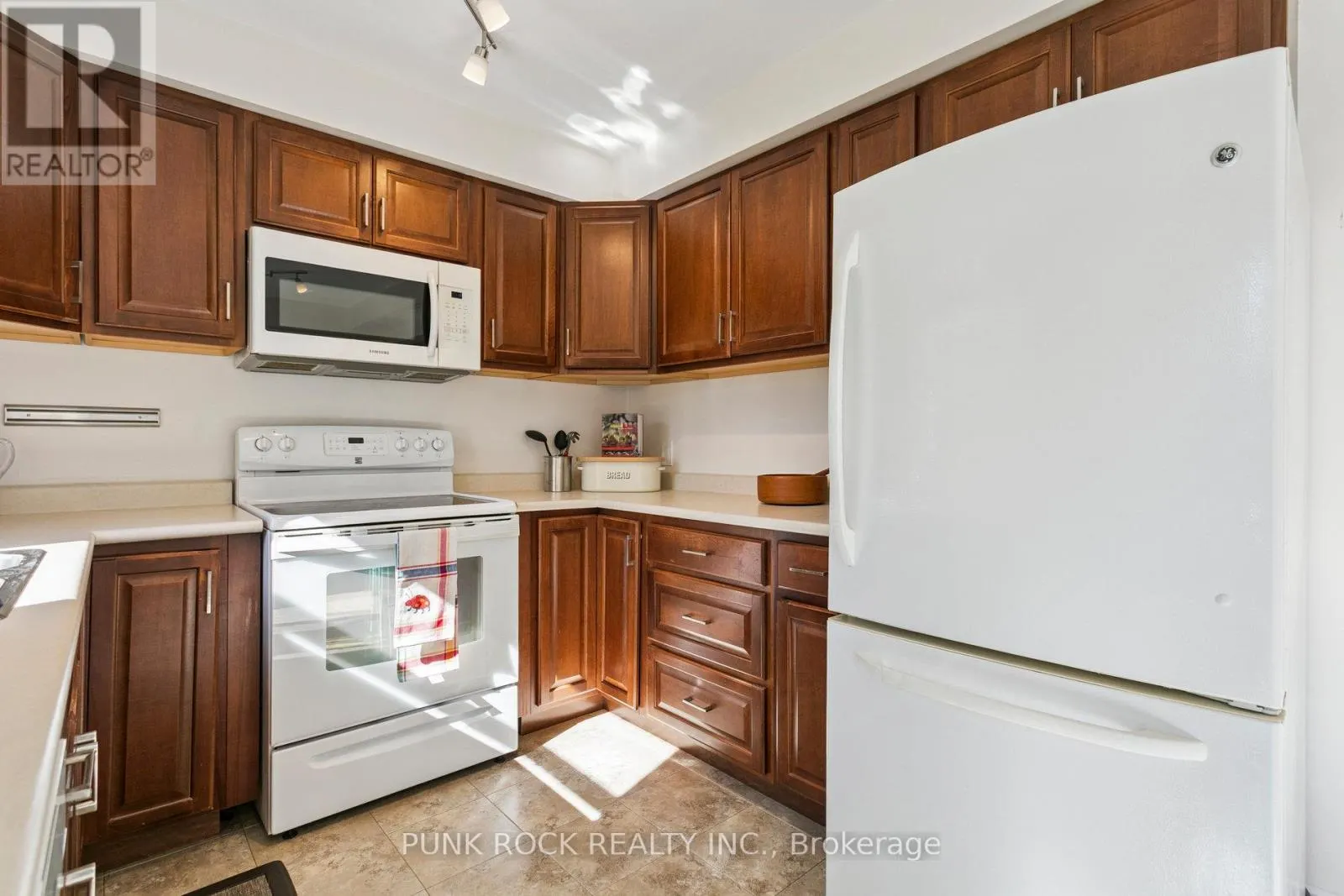 4161 CLAYPINE RISE