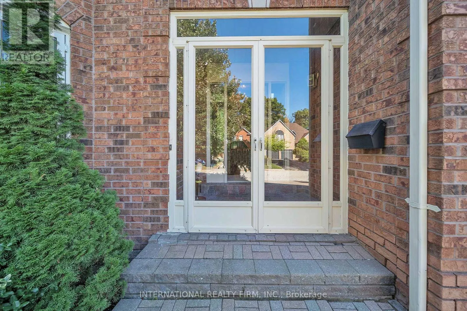 3674 ST. LAURENT COURT