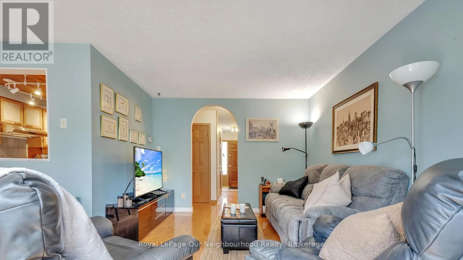 616 FORESTWOOD CRESCENT