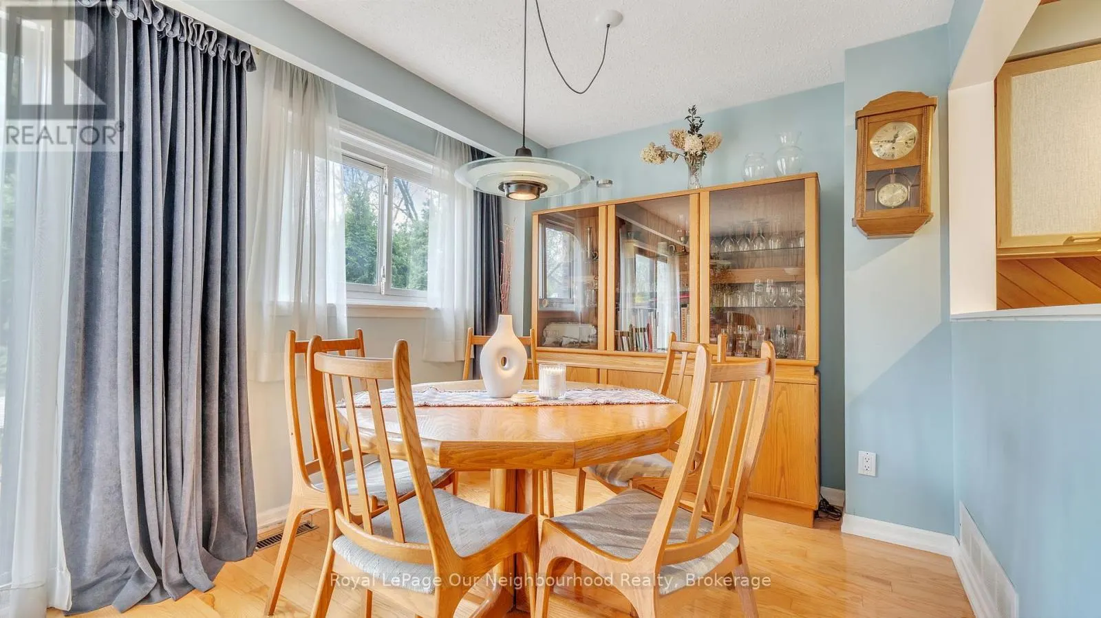 616 FORESTWOOD CRESCENT