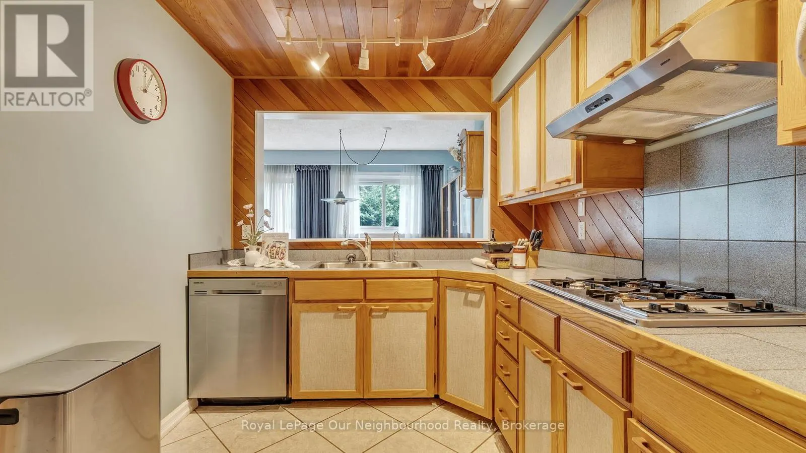 616 FORESTWOOD CRESCENT