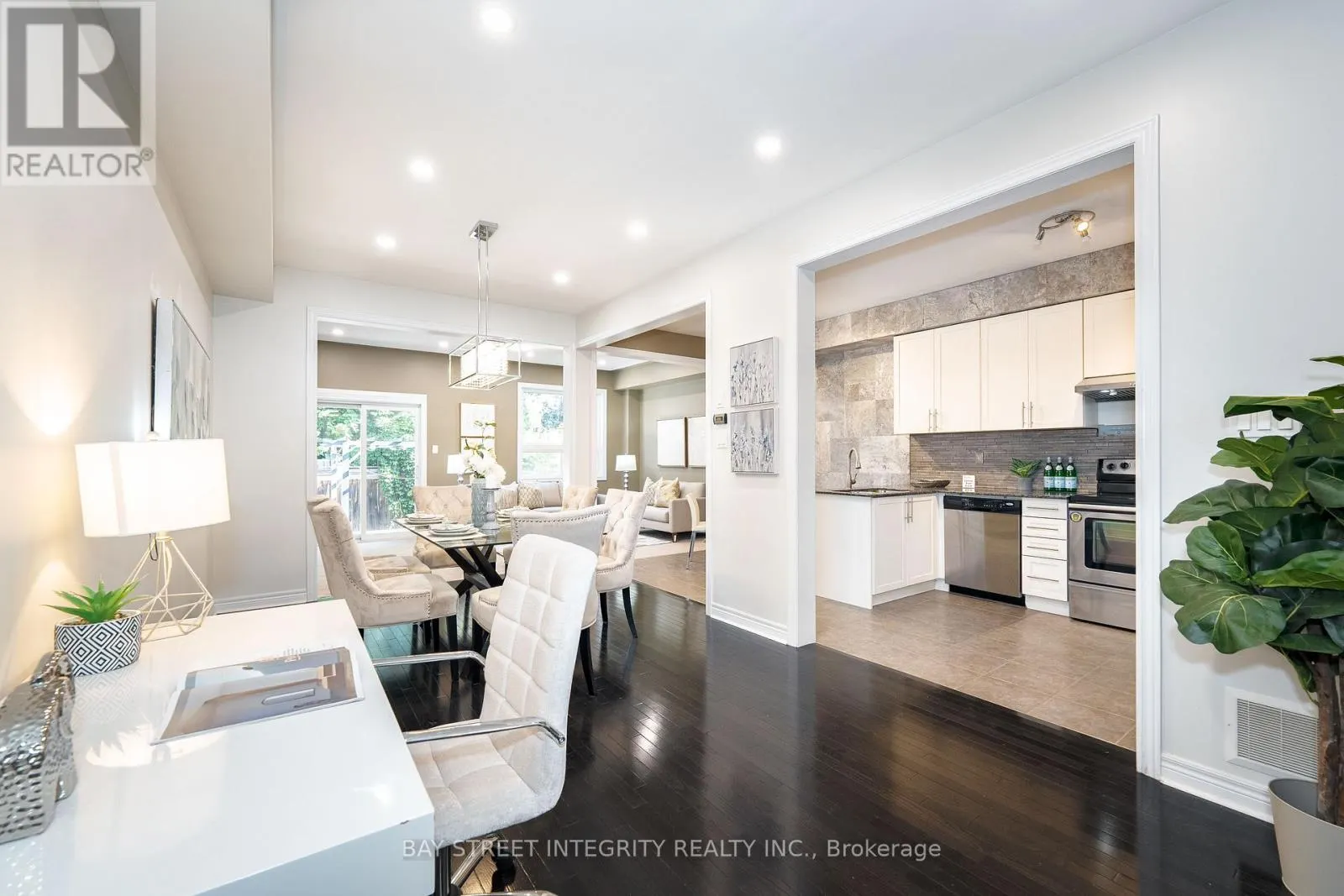 2413 GRAND OAK TRAIL