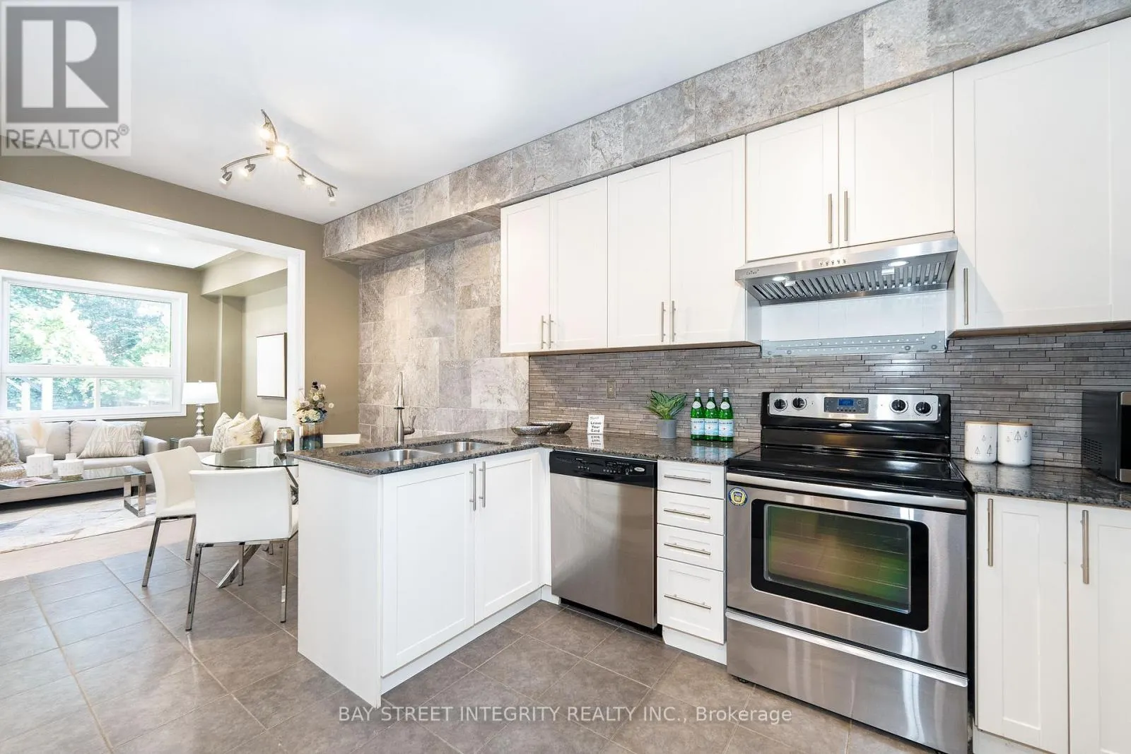 2413 GRAND OAK TRAIL