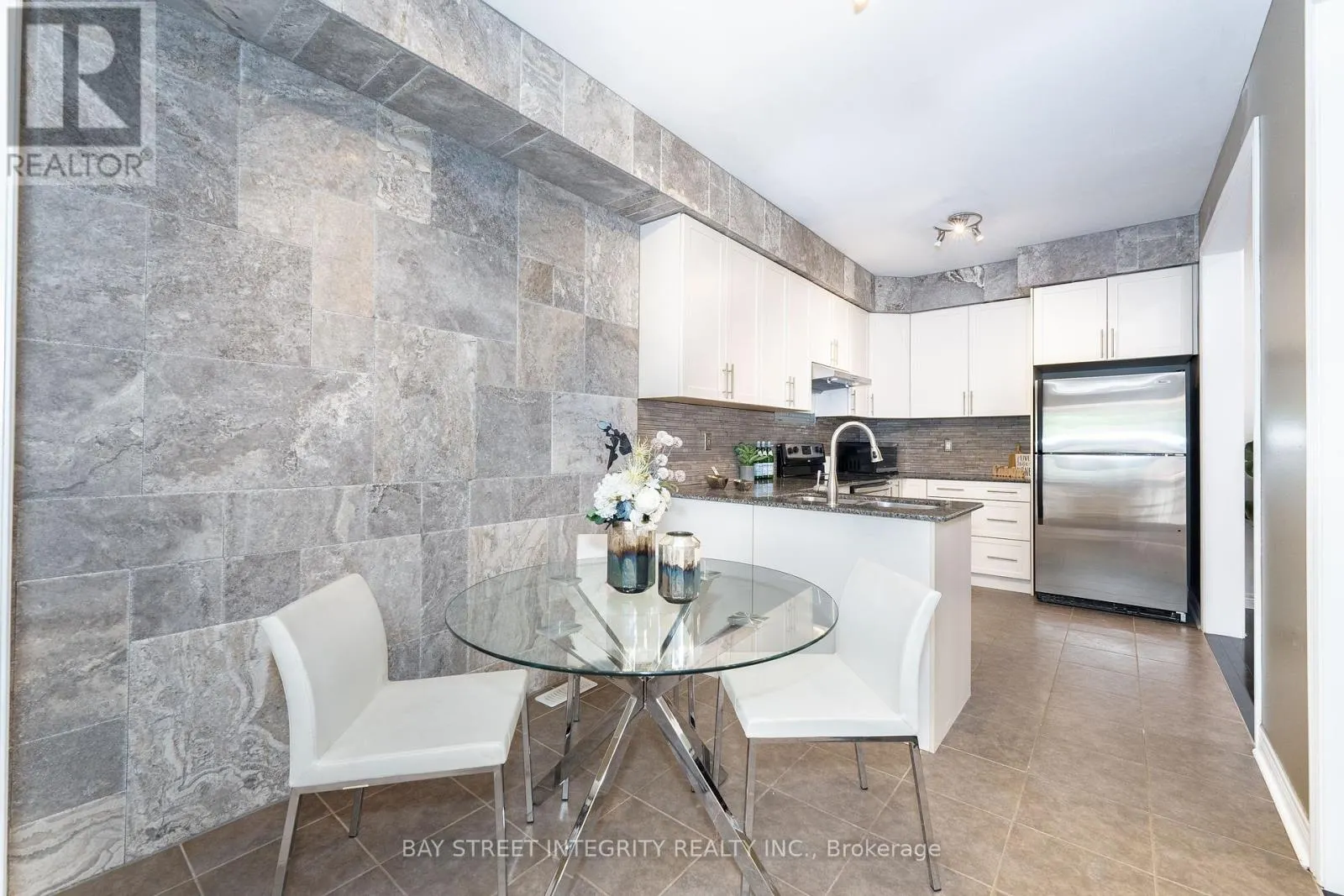 2413 GRAND OAK TRAIL