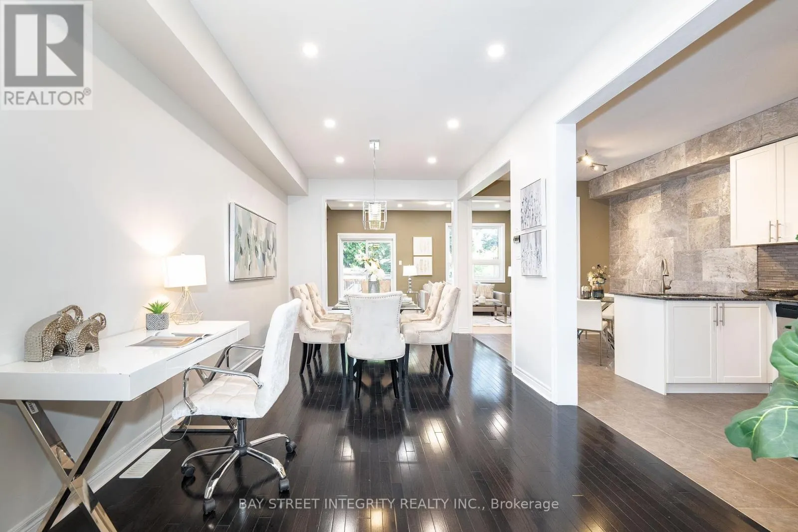 2413 GRAND OAK TRAIL