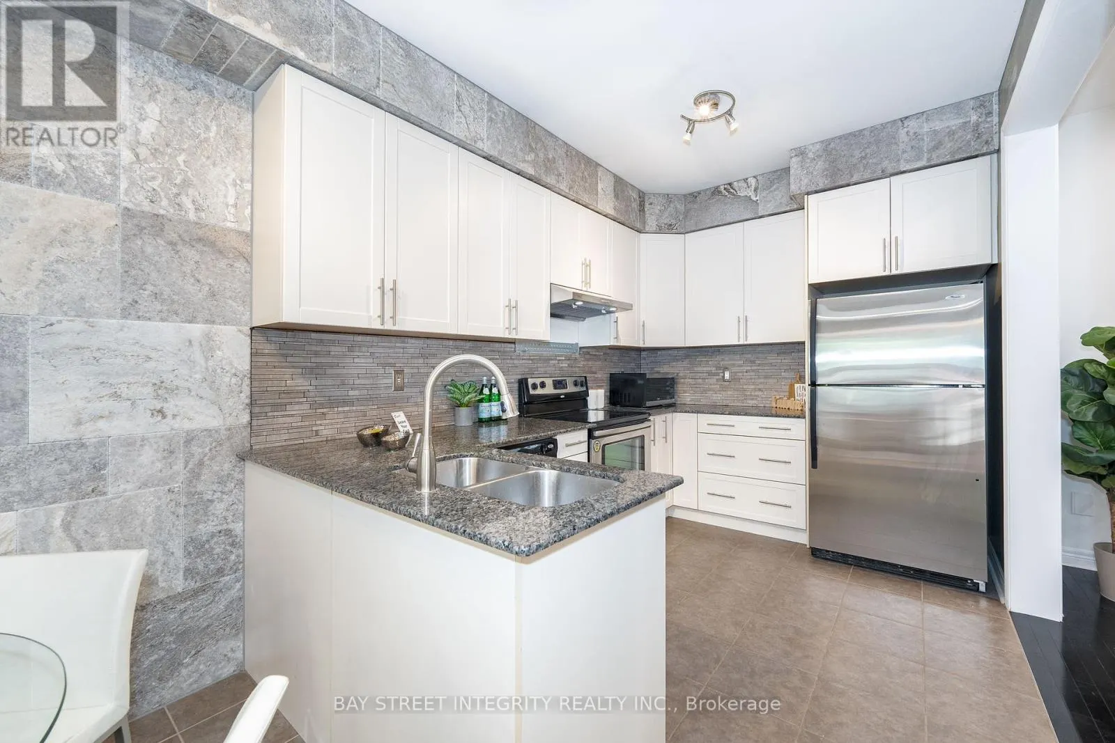 2413 GRAND OAK TRAIL