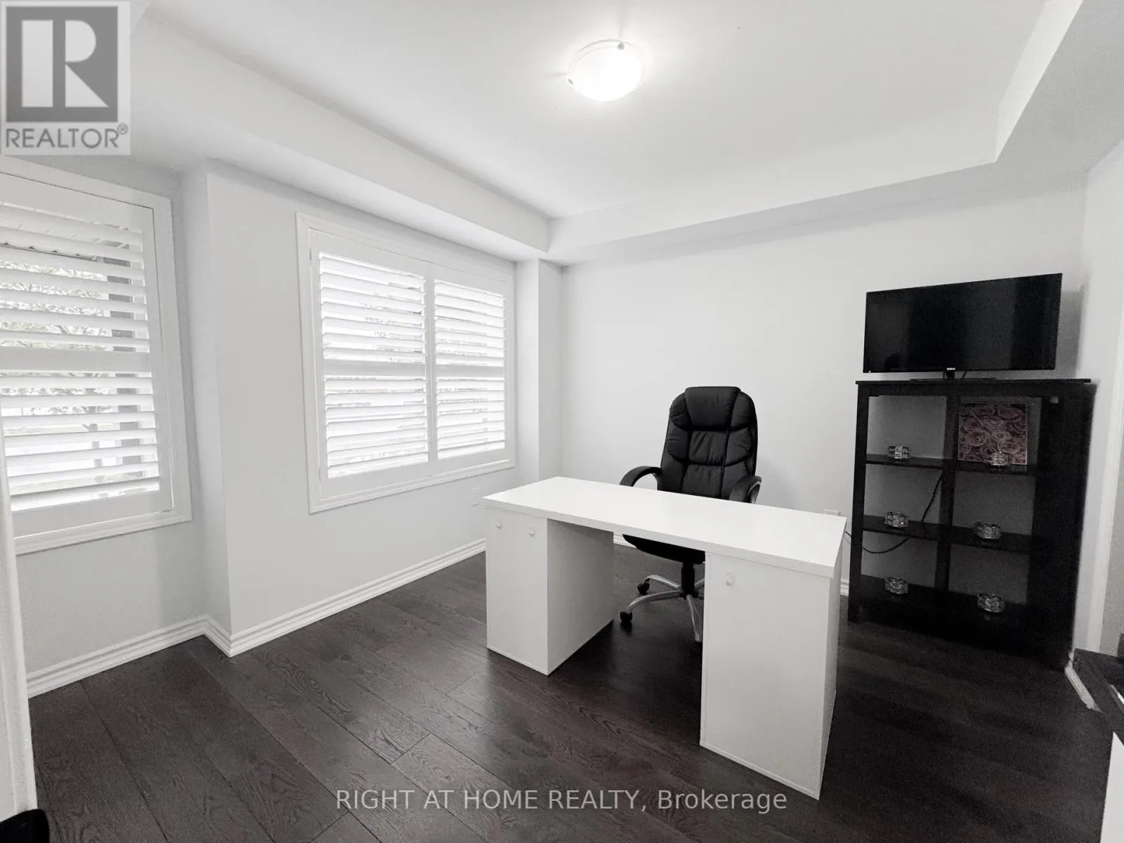 6 - 1125 LEGER WAY