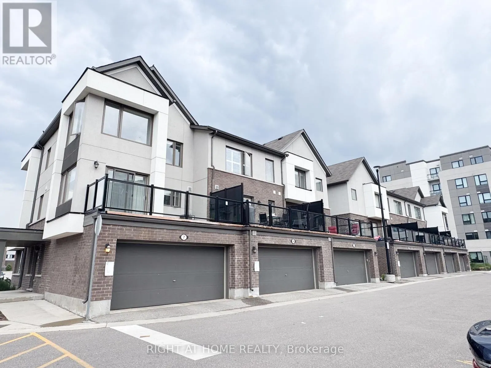 6 - 1125 LEGER WAY