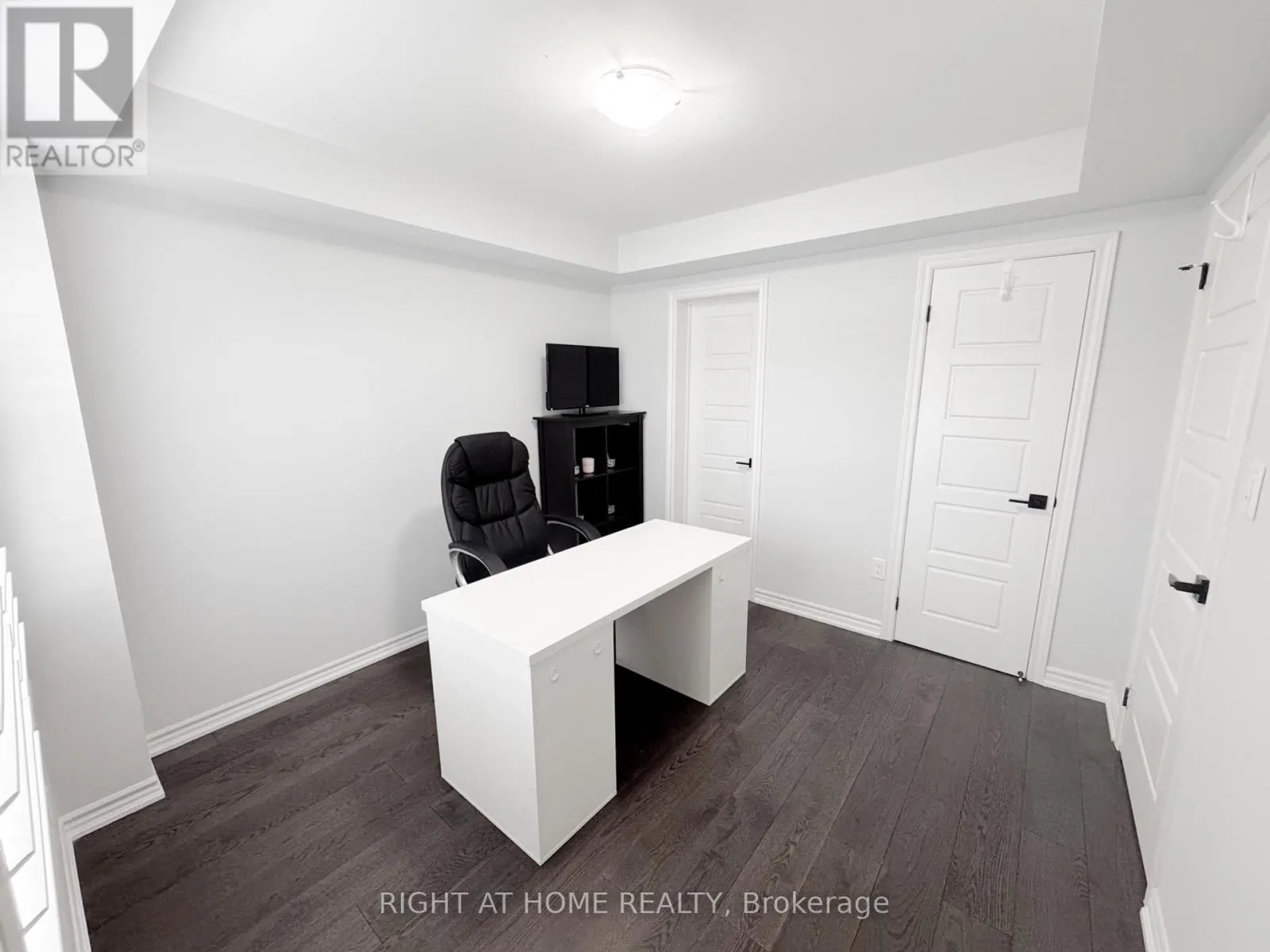 6 - 1125 LEGER WAY