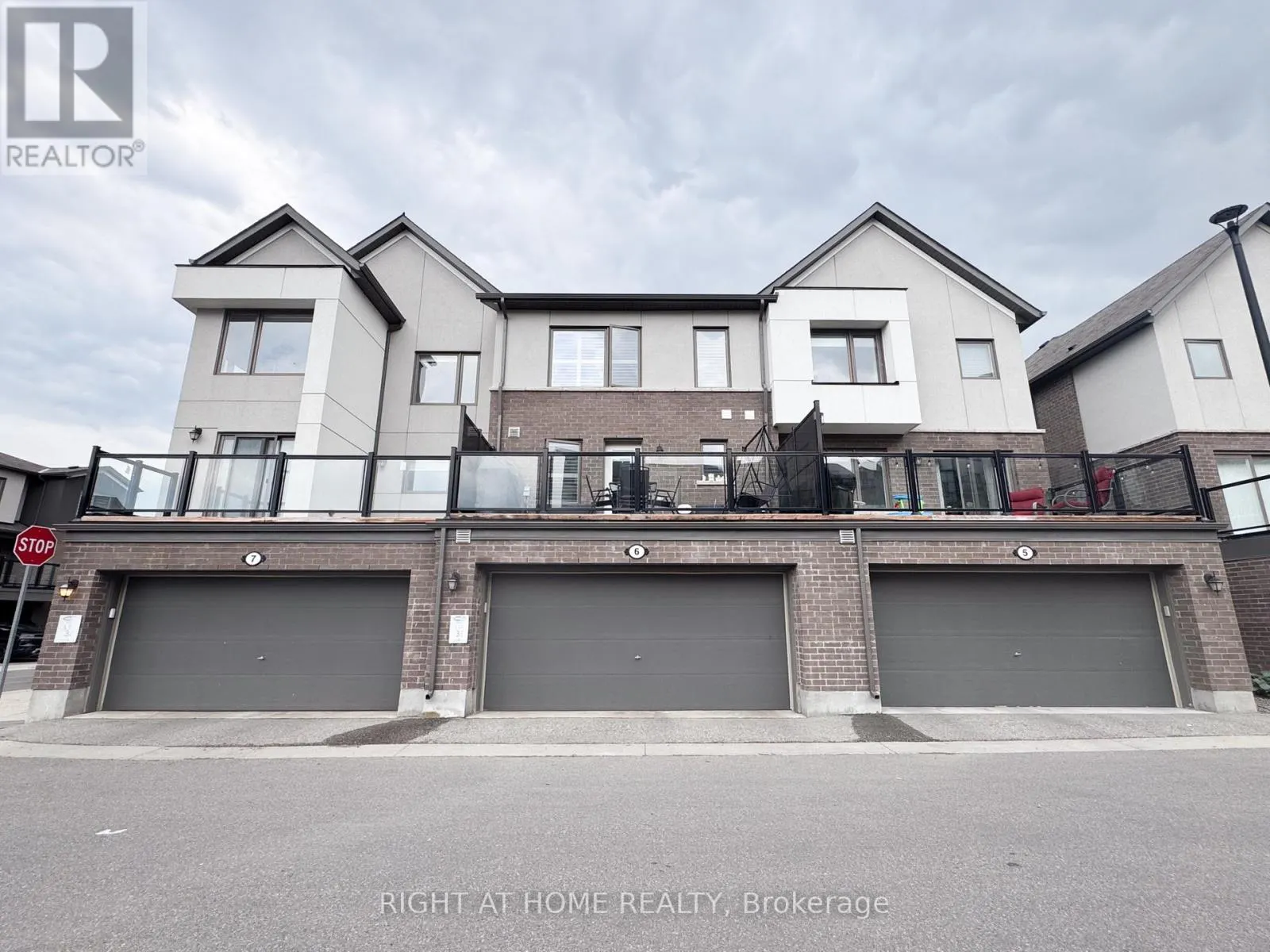 6 - 1125 LEGER WAY