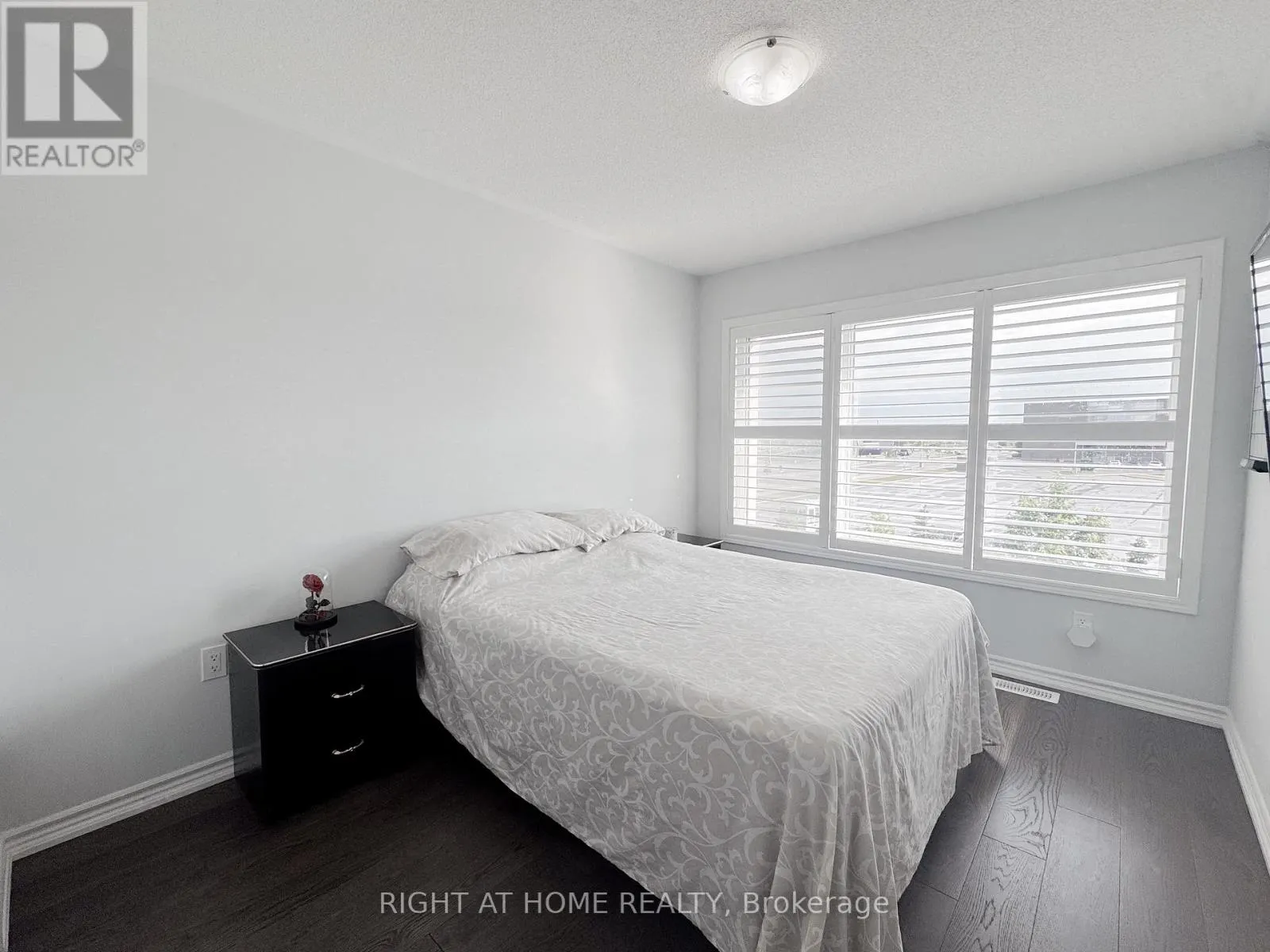 6 - 1125 LEGER WAY