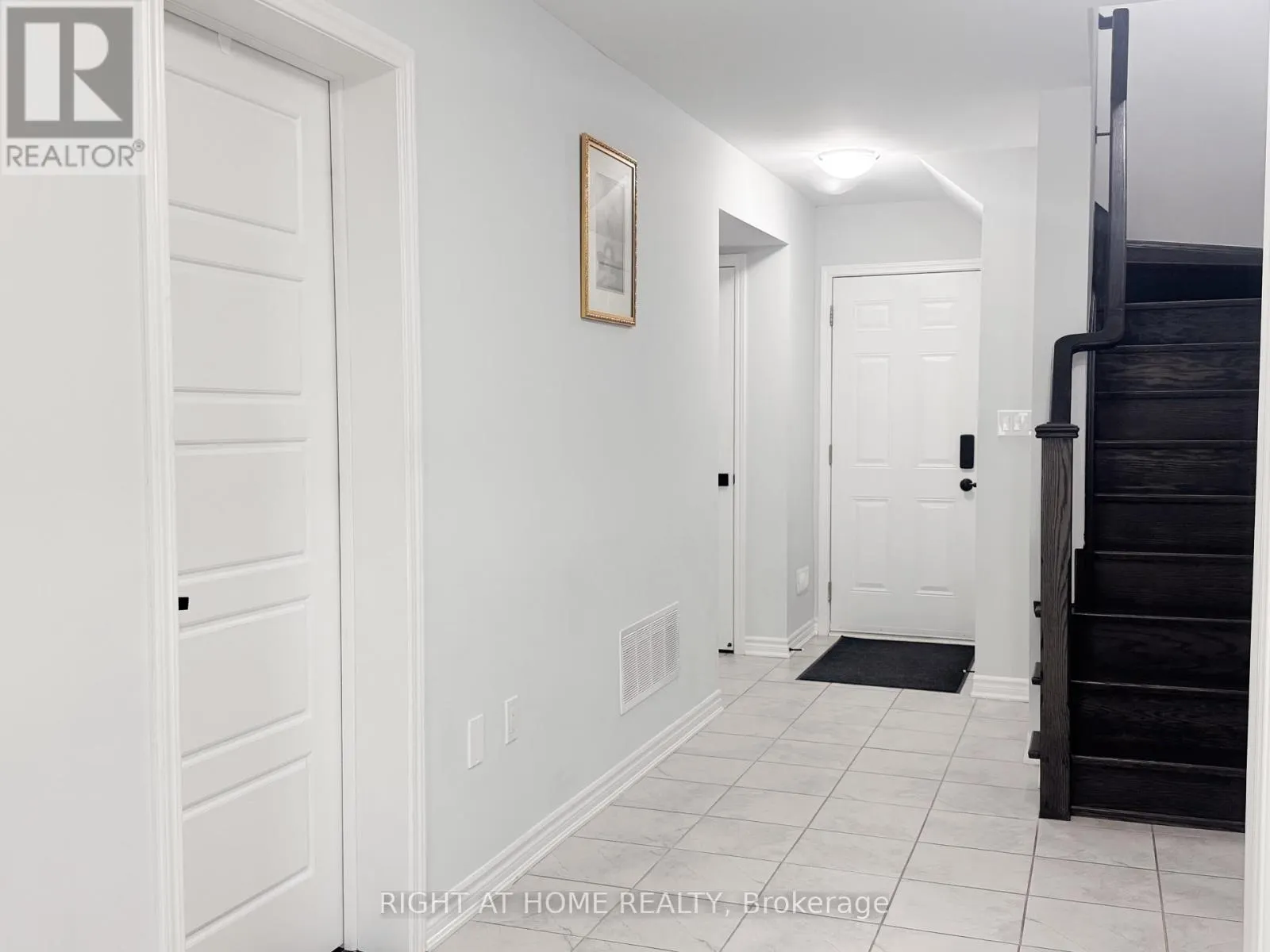 6 - 1125 LEGER WAY