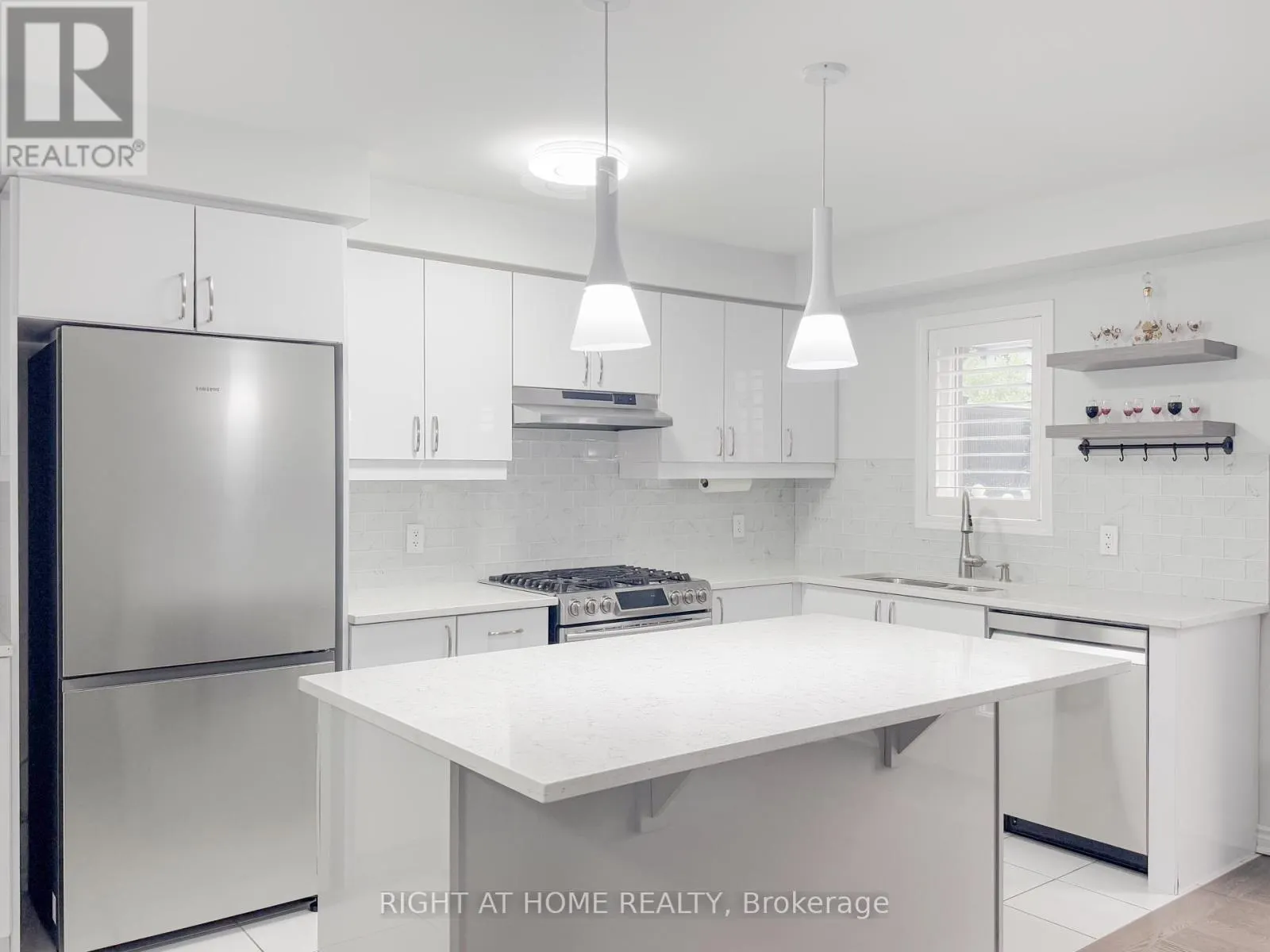 6 - 1125 LEGER WAY