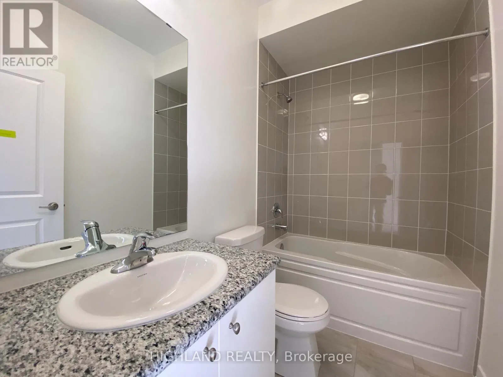 1164 DARTMOUTH CRESCENT