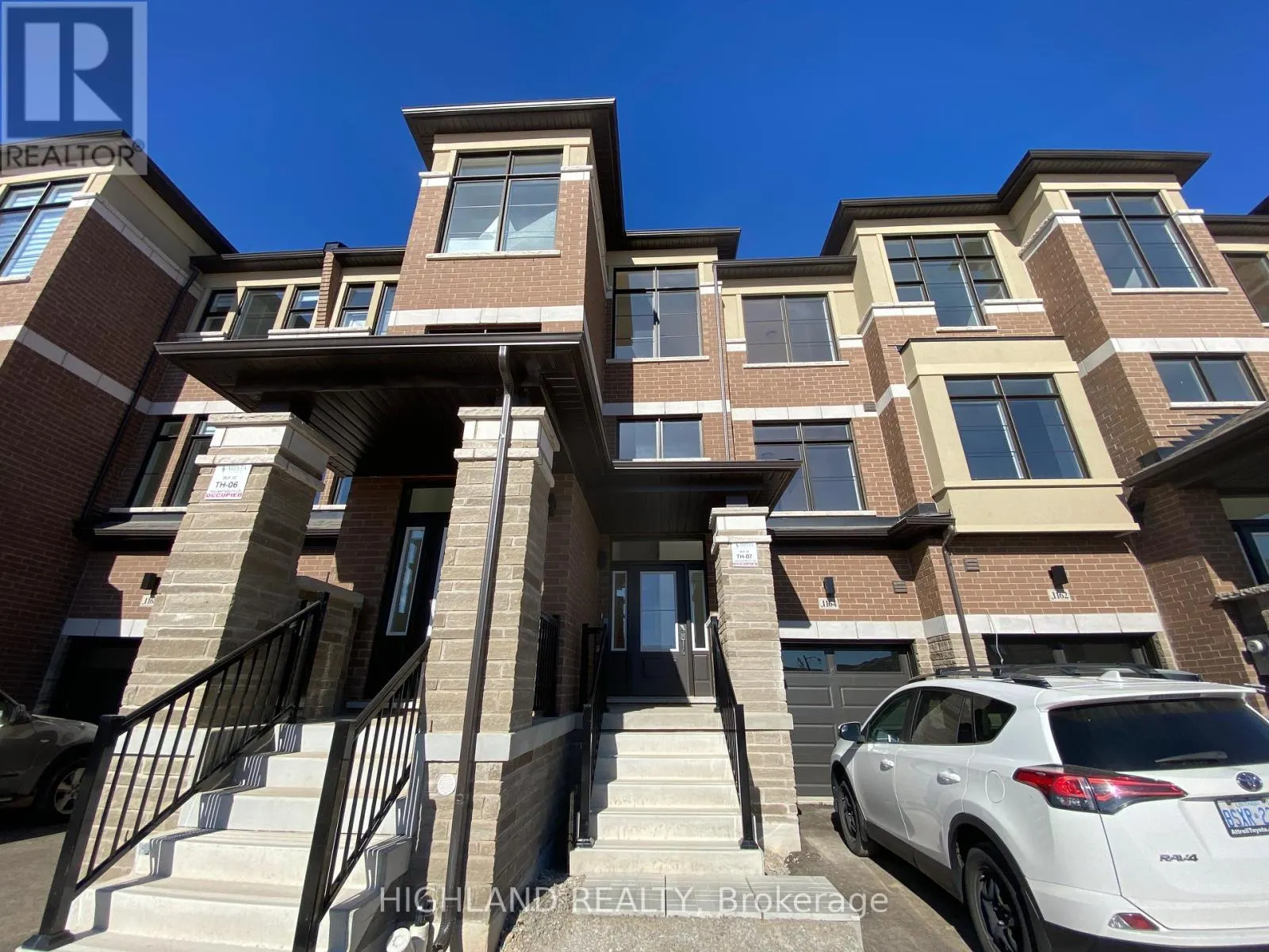 1164 DARTMOUTH CRESCENT