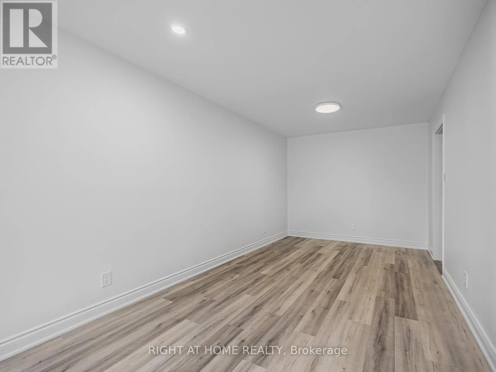 UPPER UNIT - 838 MERRITT DRIVE