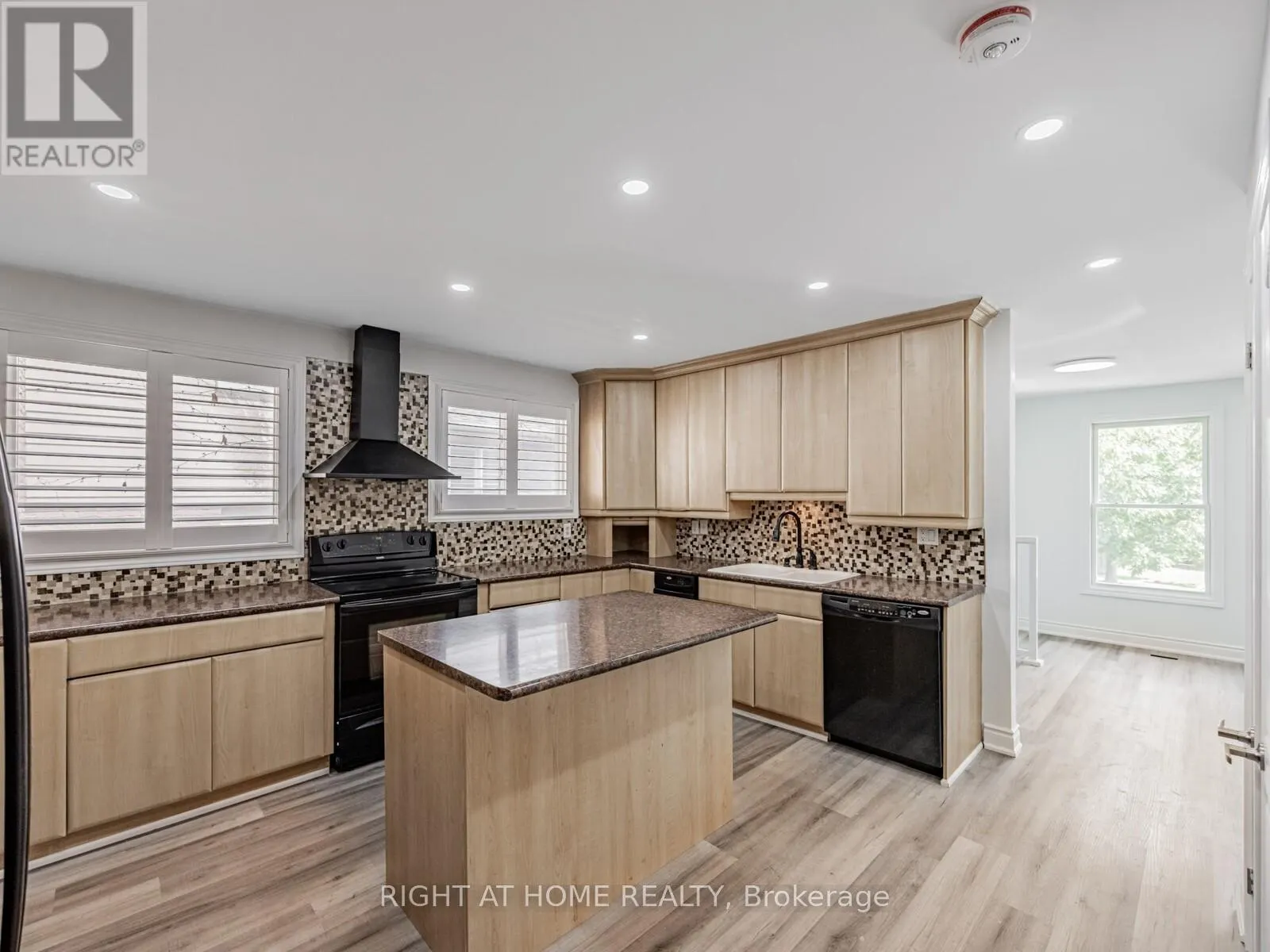 UPPER UNIT - 838 MERRITT DRIVE