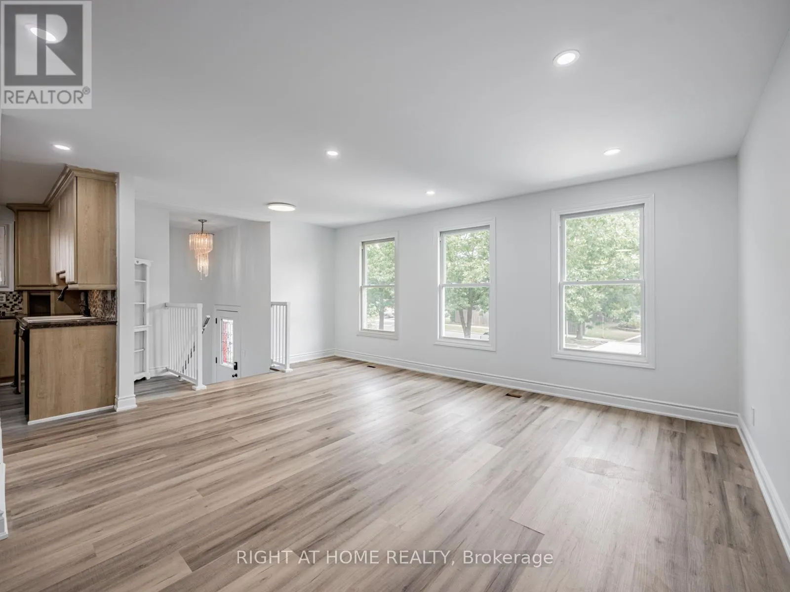 UPPER UNIT - 838 MERRITT DRIVE