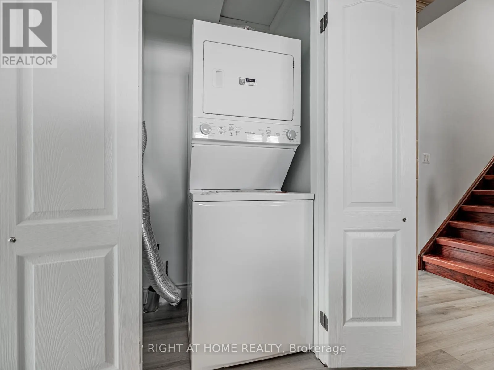 UPPER UNIT - 838 MERRITT DRIVE