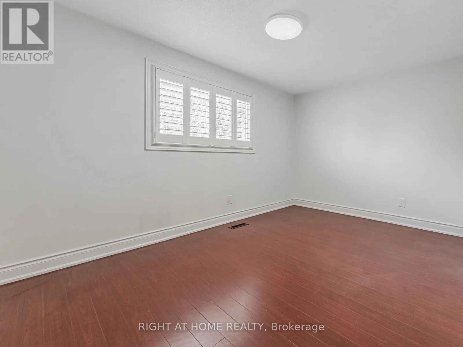 UPPER UNIT - 838 MERRITT DRIVE