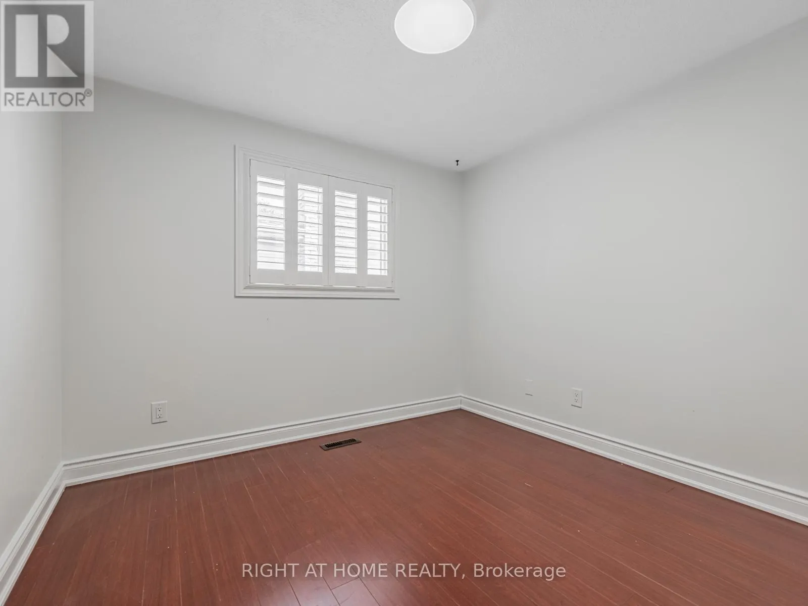 UPPER UNIT - 838 MERRITT DRIVE