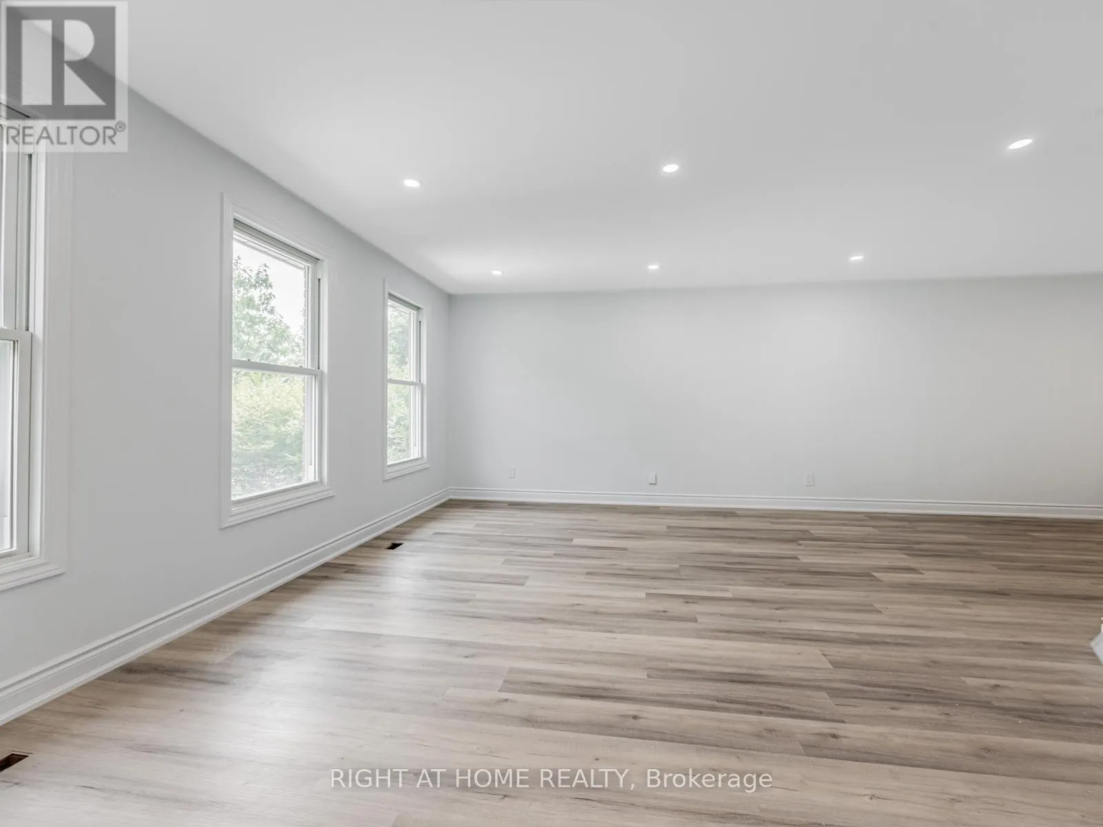 UPPER UNIT - 838 MERRITT DRIVE