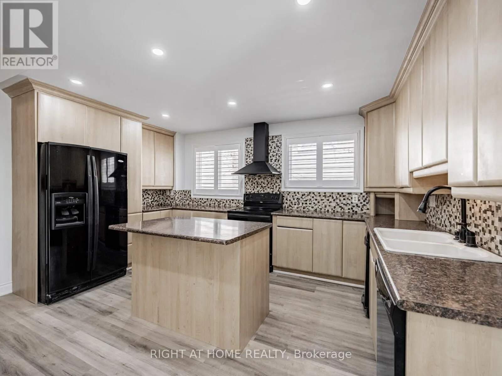 UPPER UNIT - 838 MERRITT DRIVE