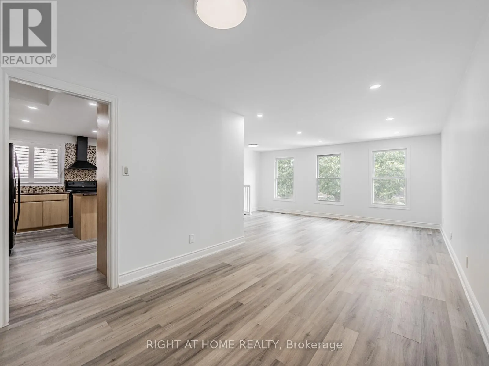UPPER UNIT - 838 MERRITT DRIVE