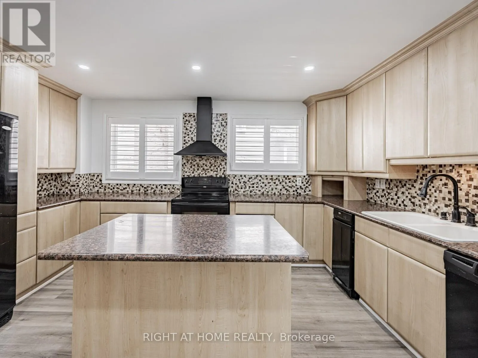 UPPER UNIT - 838 MERRITT DRIVE