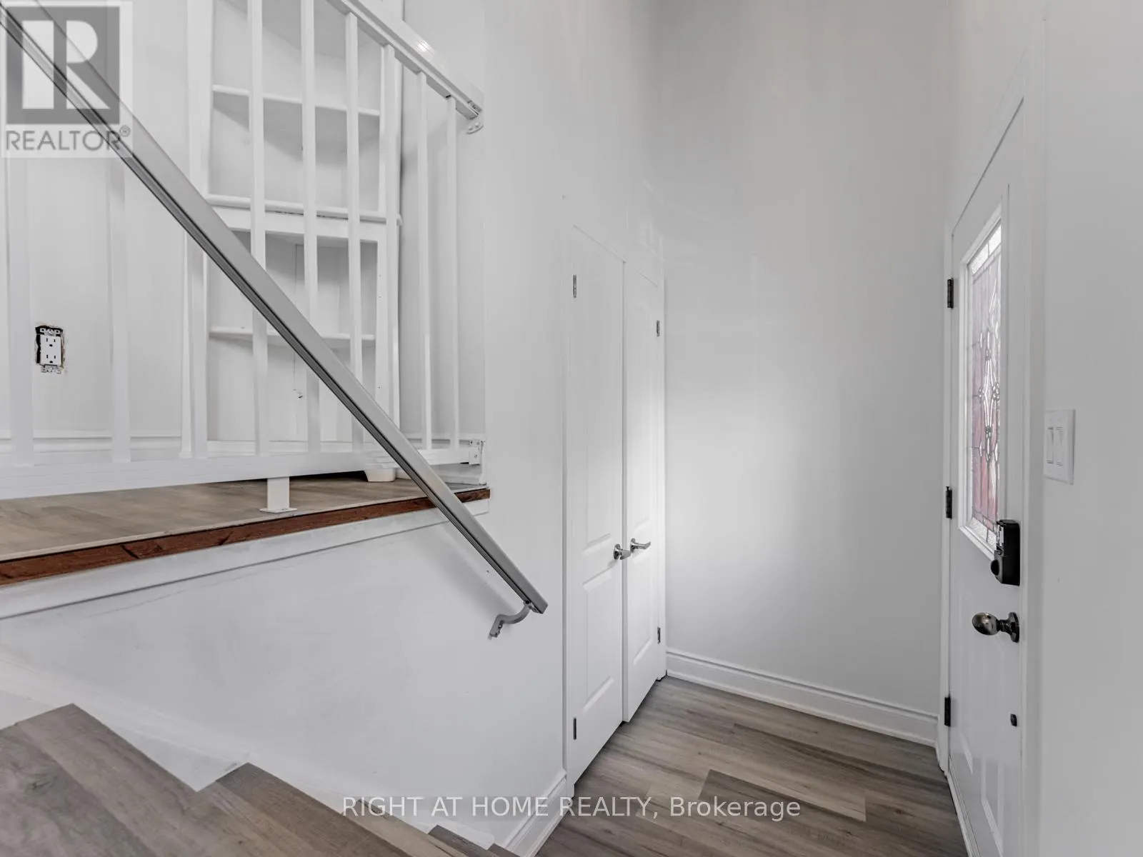 UPPER UNIT - 838 MERRITT DRIVE