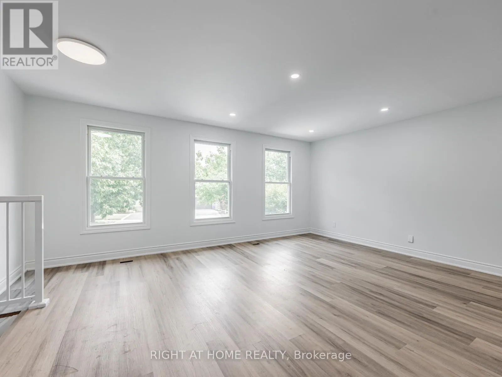 UPPER UNIT - 838 MERRITT DRIVE