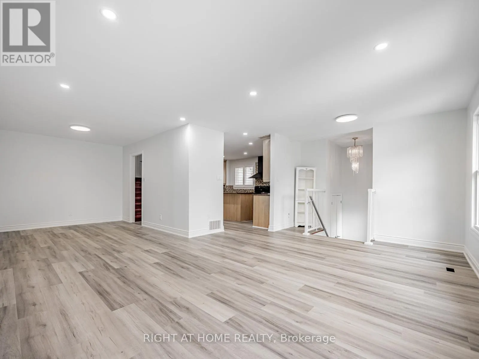 UPPER UNIT - 838 MERRITT DRIVE
