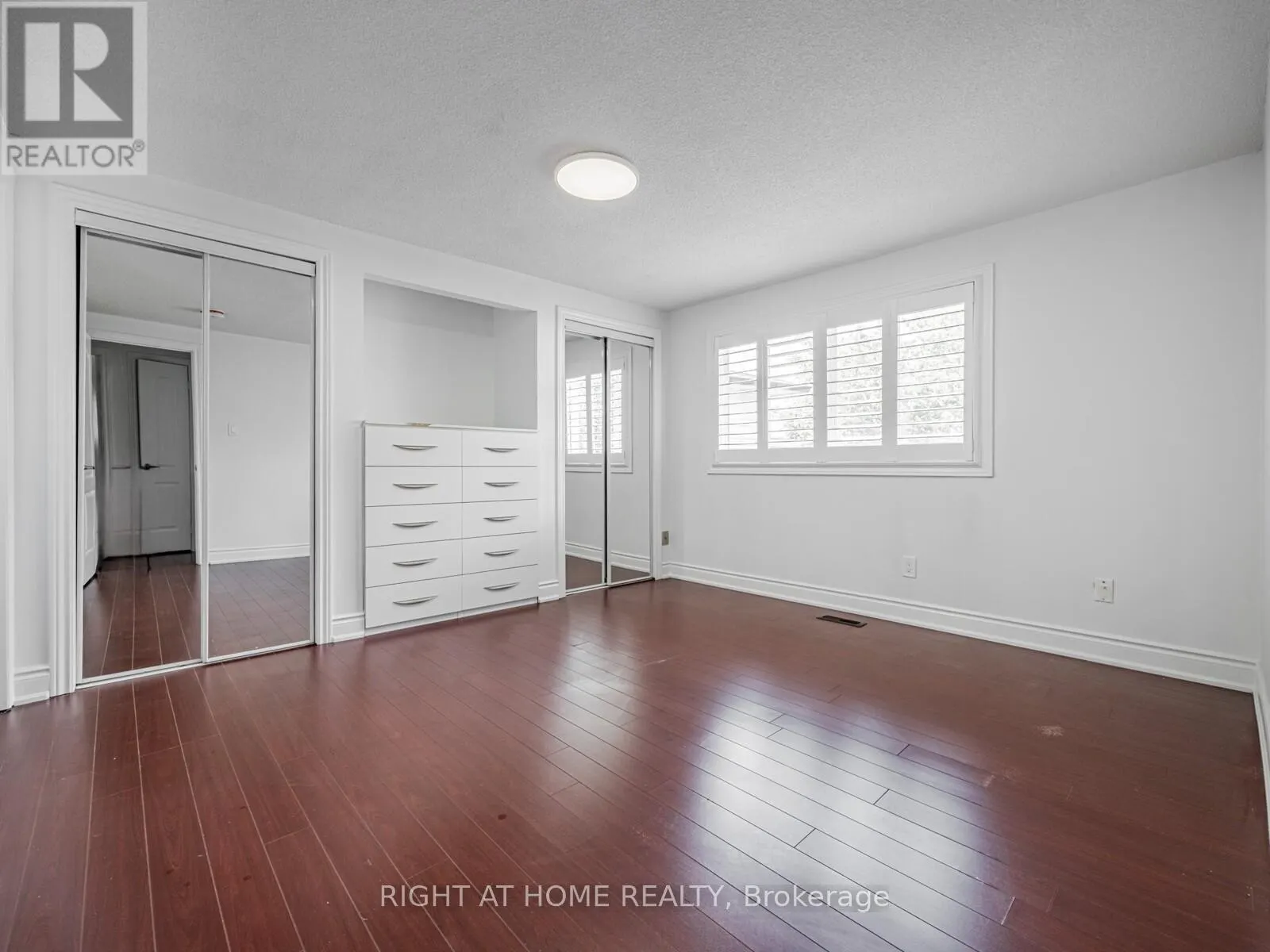 UPPER UNIT - 838 MERRITT DRIVE