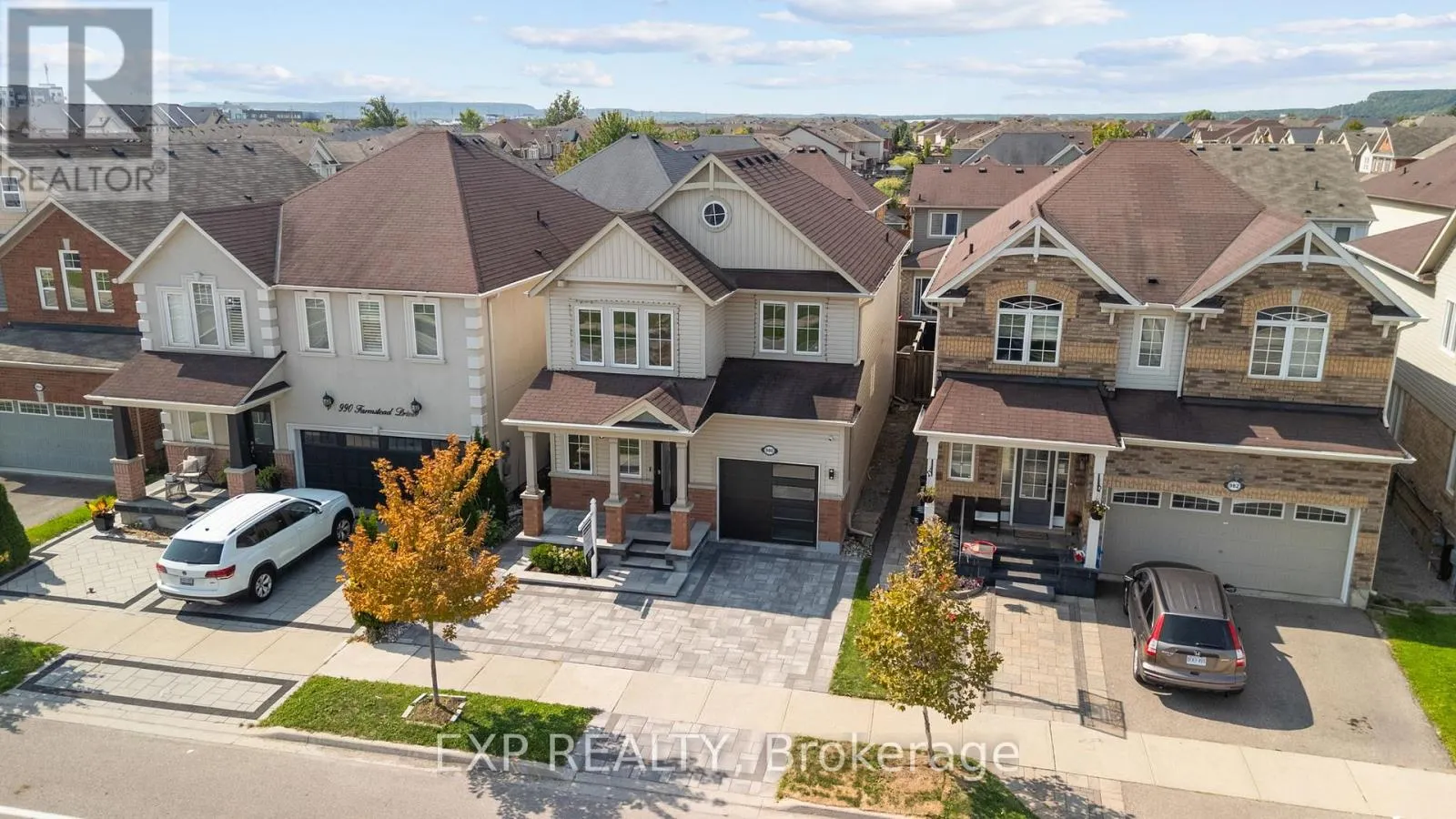 986 FARMSTEAD DRIVE